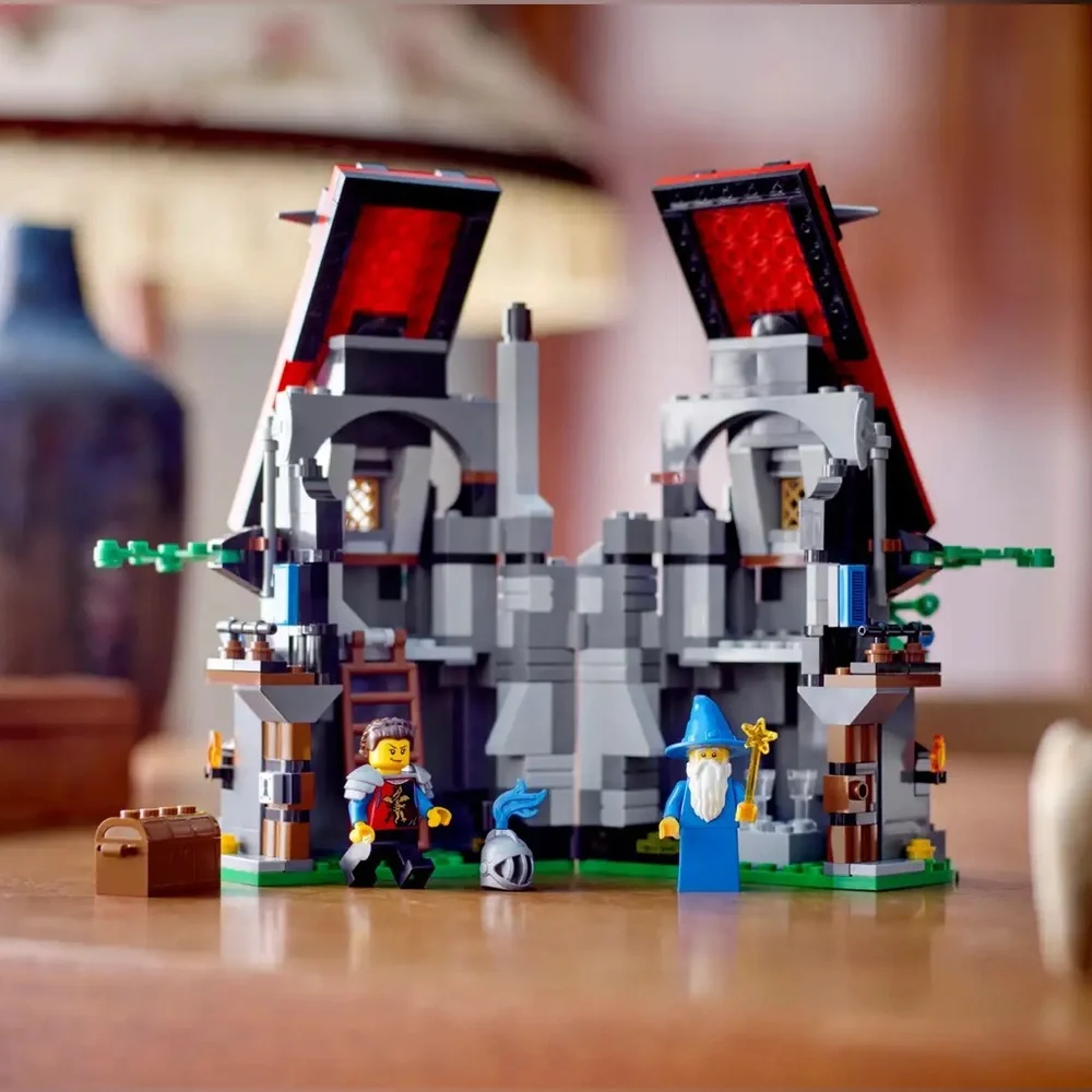 LEGO Limited Edition Majisto’s Magical Workshop 40601 (365pcs), NIB